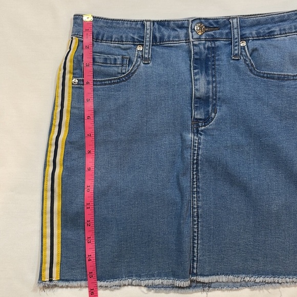 GUESS DEMMIE SIDE STRIPE MINI SKIRT | size Small - Picture 6 of 7